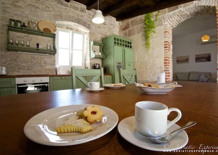 Harbor House Panoramic Harbor View *