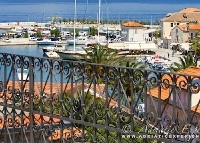 Harbor House Panoramic Harbor View *