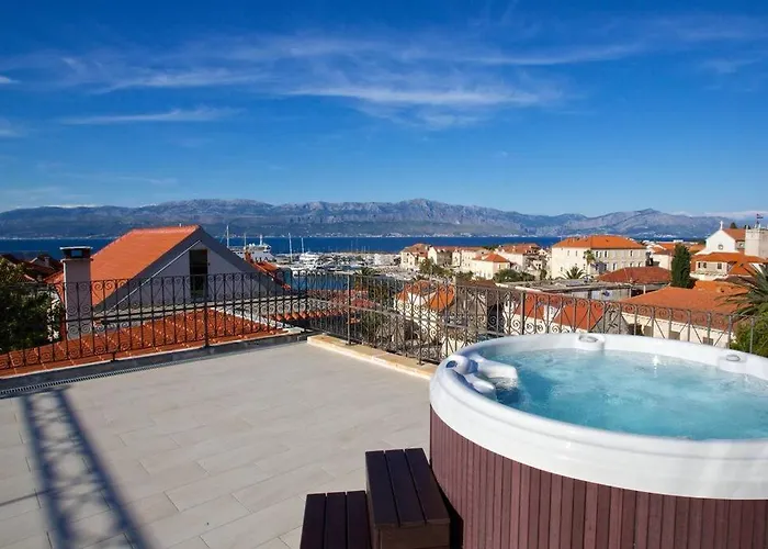 Harbor House Panoramic Harbor View *